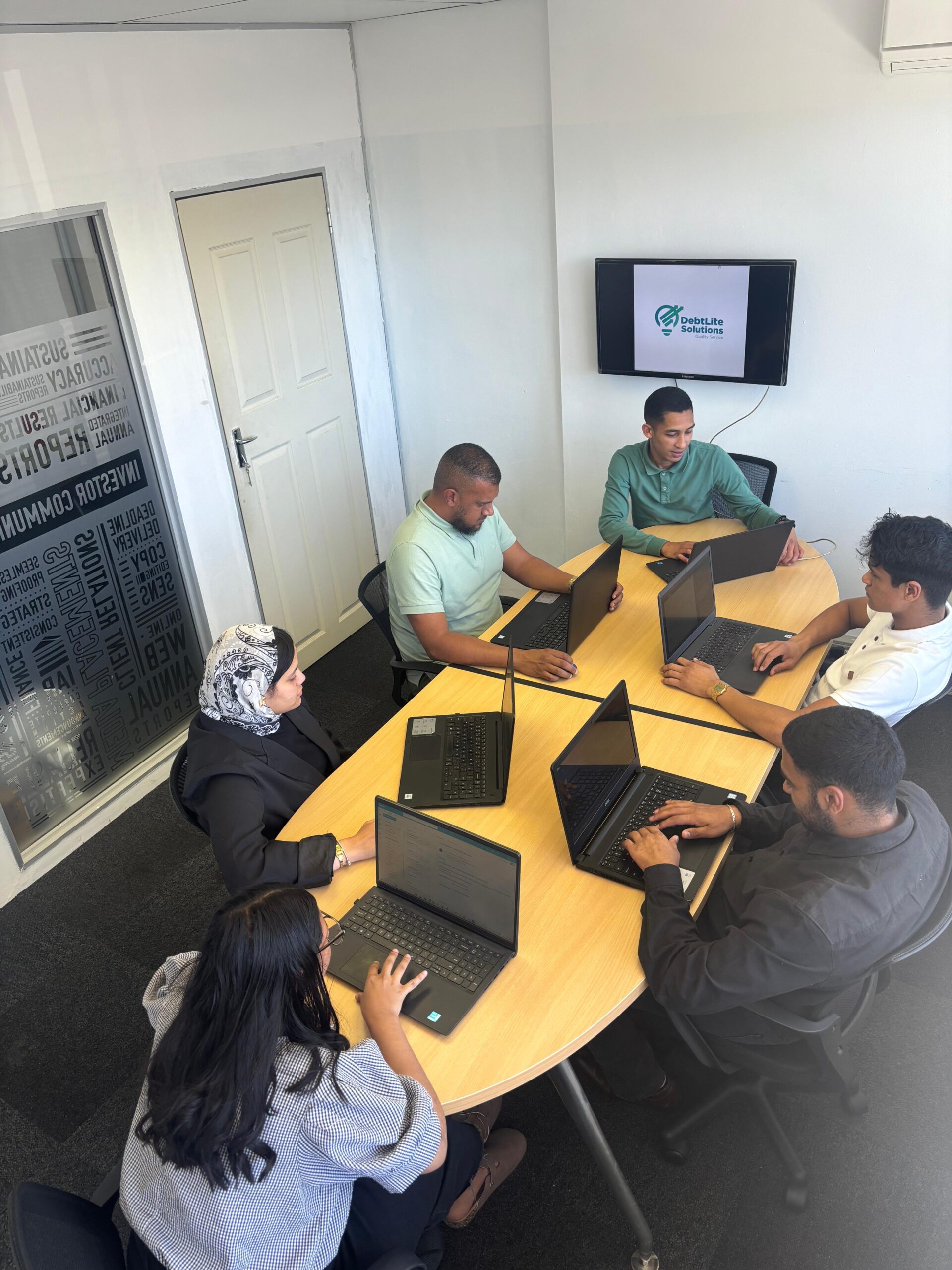 debtlite office working debtlite team working in office